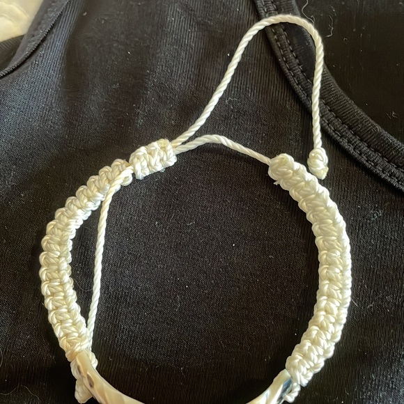 Adjustable shell bracelet - Picture 4 of 4